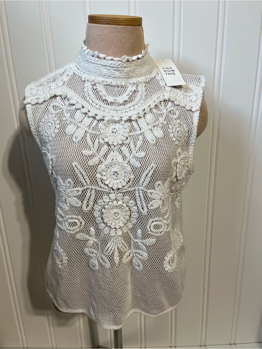 And Now This NWT Cotton Crochet Mock Neck Sleeveless Floral Top Women’s M